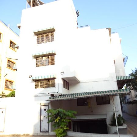 פונה Hotel Suresh Inn מראה חיצוני תמונה