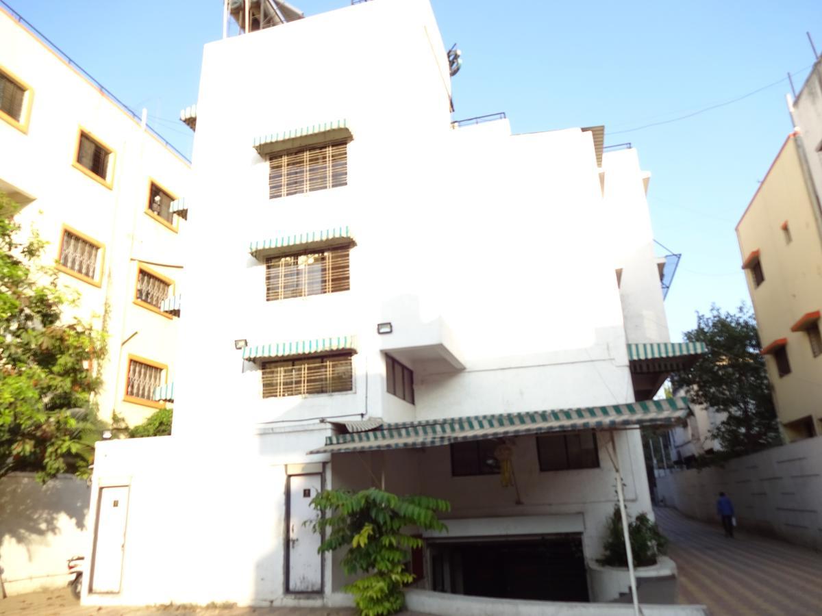 פונה Hotel Suresh Inn מראה חיצוני תמונה