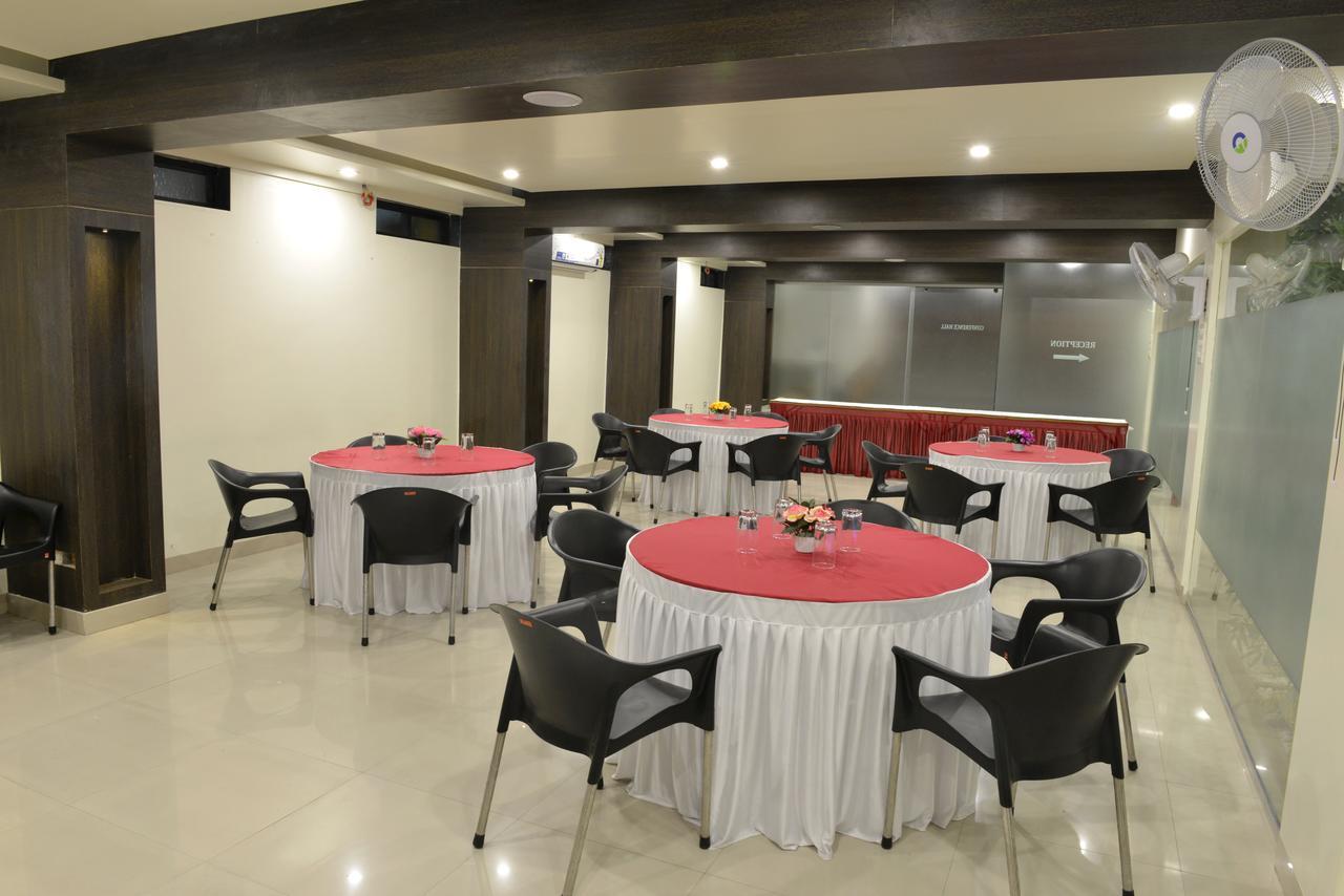 פונה Hotel Suresh Inn מראה חיצוני תמונה