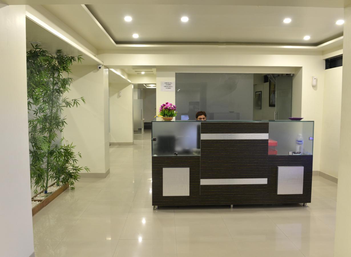 פונה Hotel Suresh Inn מראה חיצוני תמונה