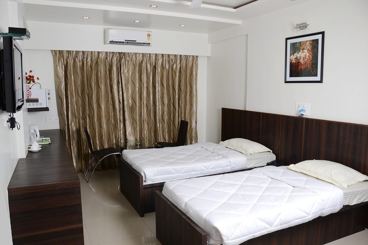פונה Hotel Suresh Inn מראה חיצוני תמונה