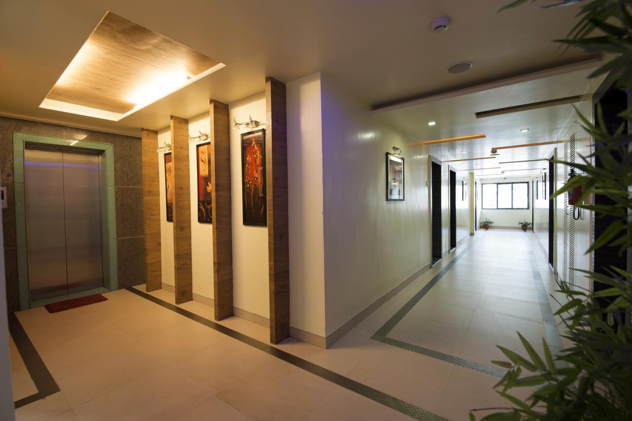 פונה Hotel Suresh Inn מראה חיצוני תמונה