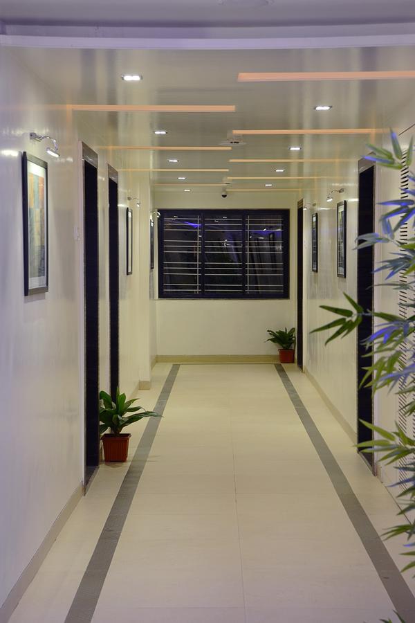 פונה Hotel Suresh Inn מראה חיצוני תמונה