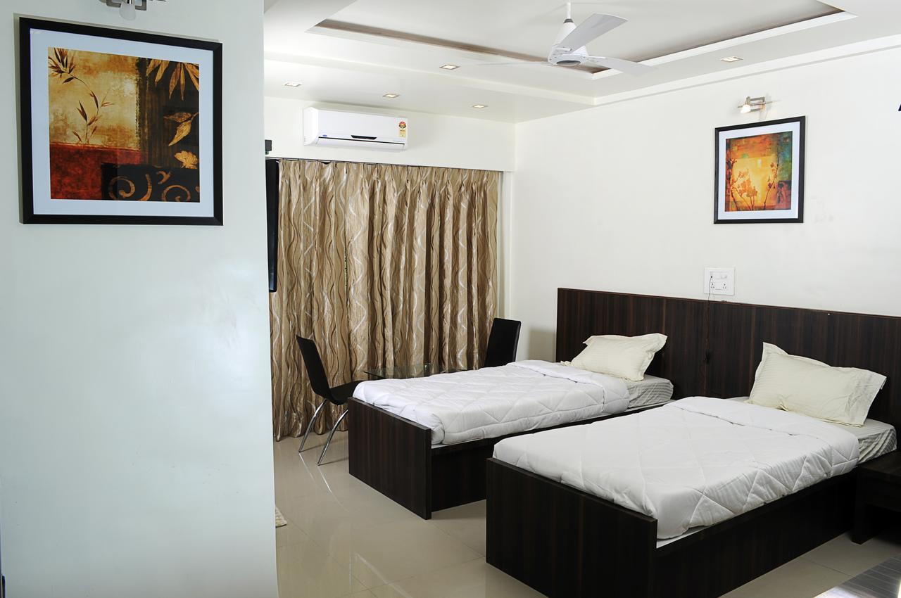 פונה Hotel Suresh Inn מראה חיצוני תמונה