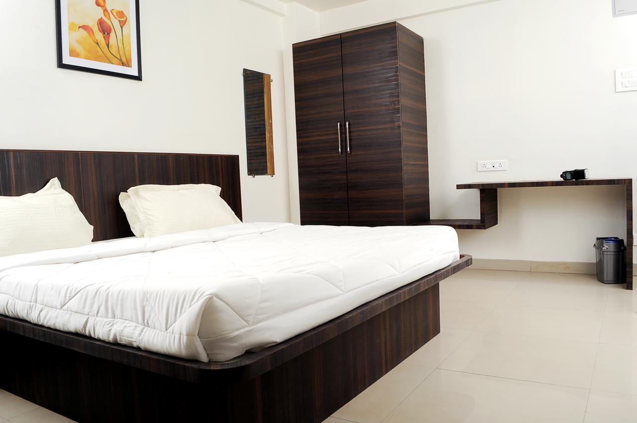 פונה Hotel Suresh Inn מראה חיצוני תמונה